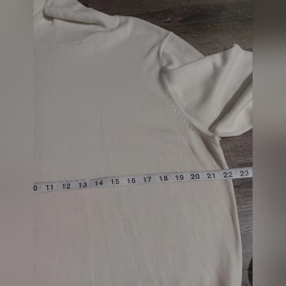 WoolElegant White Turtleneck Sweater for Men - Picture 4 of 6